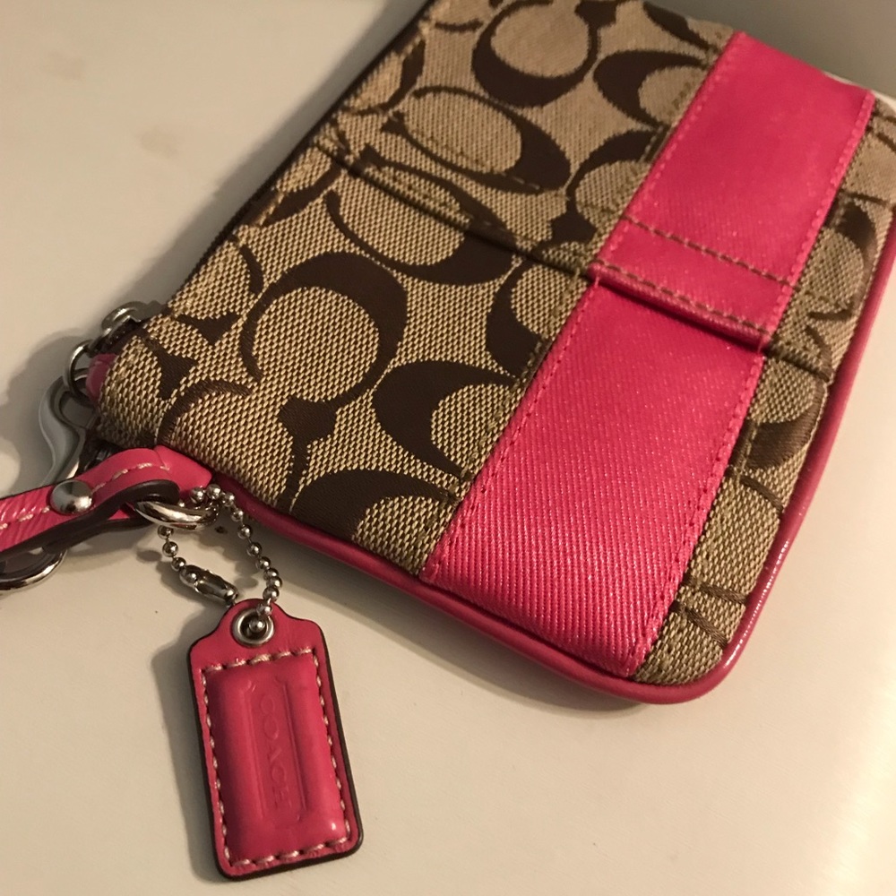 LIKE NEW! Coach wallet/wristlet